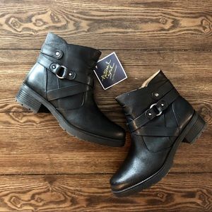 NWT Naturalizer Natural Soul Black Comfort Boots ✨